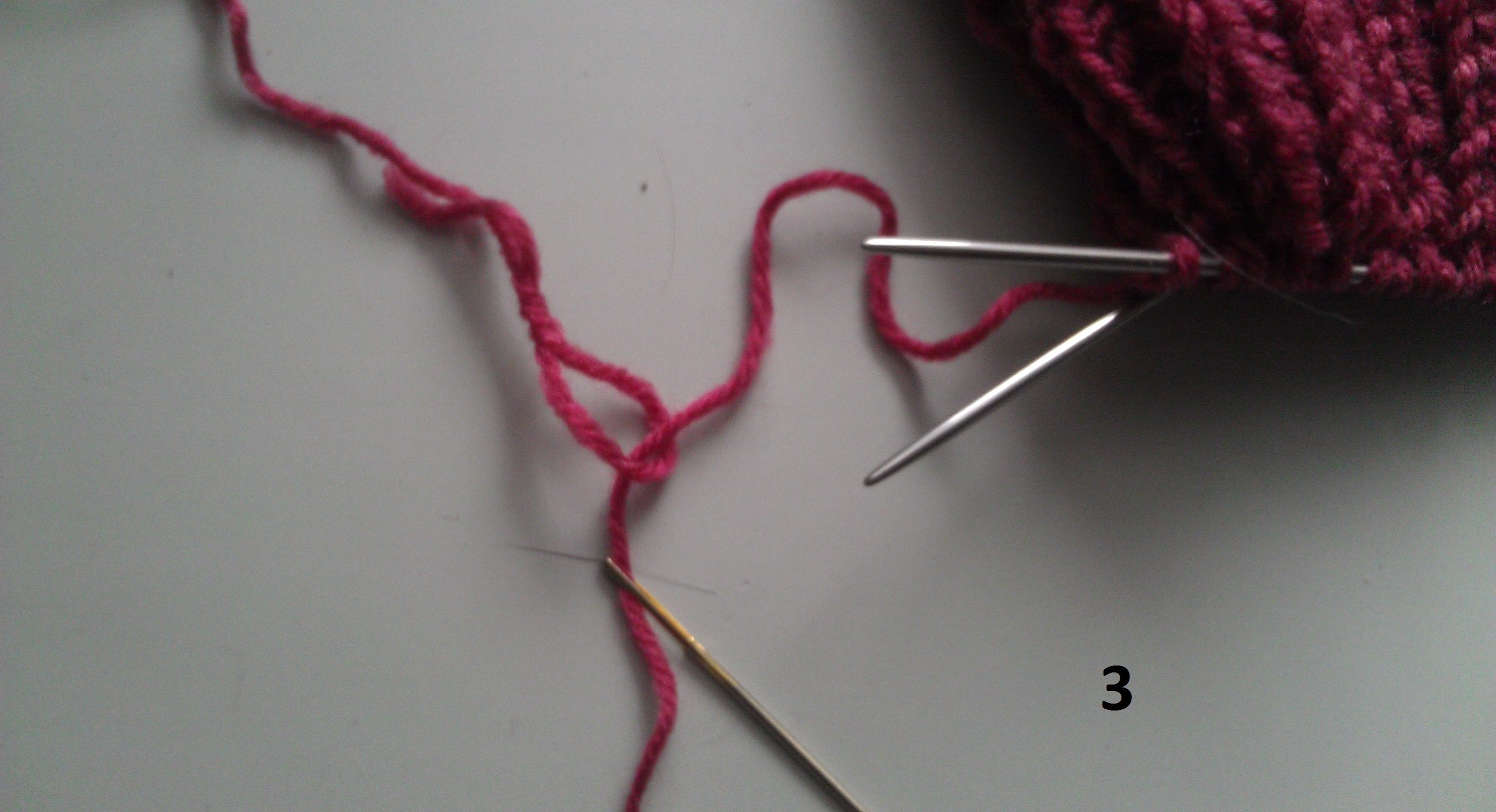 Соединение нитками 6. Поворотное соединение нитей. Соединение нитей при вязании спицами без узлов. Соединение нити методом ваяния. Прочно соединить концы пряжи.