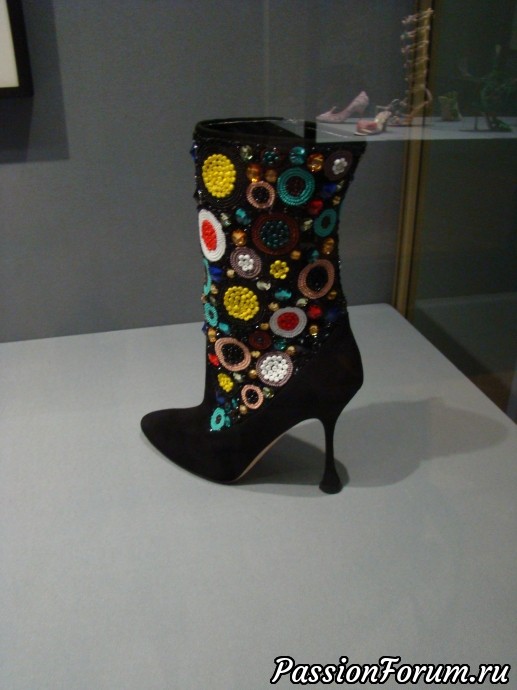 Выставка Маноло Бланик «Обувь как искусство»