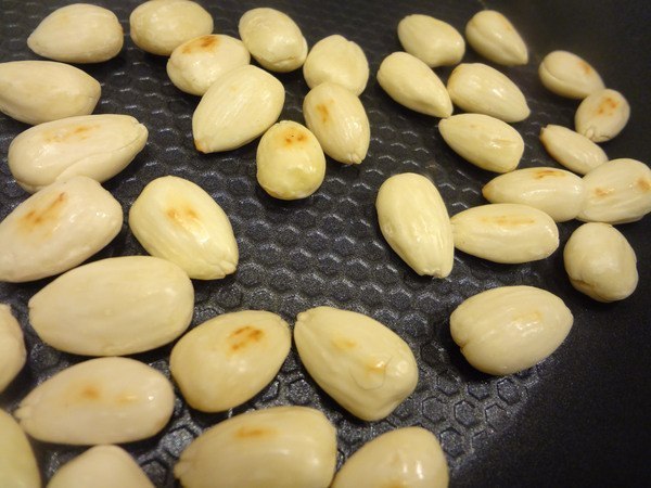 Домашние «Рафаэлло» с киви и орехами.