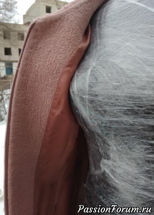 Подклад из 100% вискозной ткани. Подклад из 100% вискозной ткани.