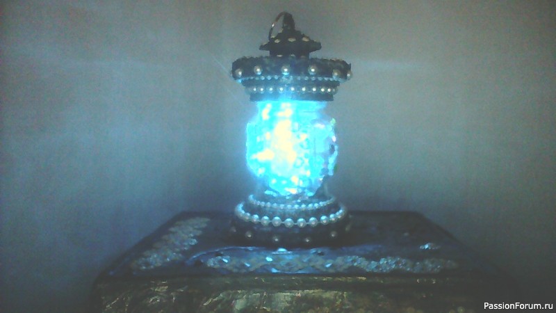 Декоративный фонарик из стеклянной банки
