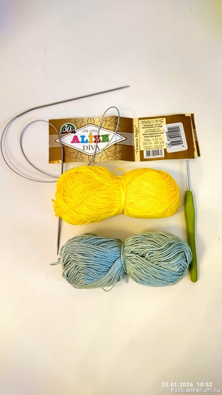 Ночная пижамка для Паолы (рост 32 см), связанная спицами