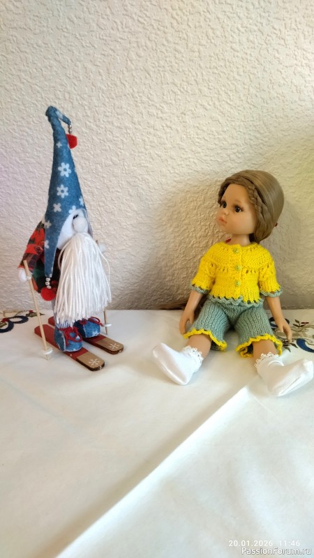 Ночная пижамка для Паолы (рост 32 см), связанная спицами