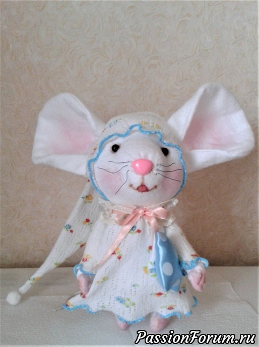 Мышка с большими ушами