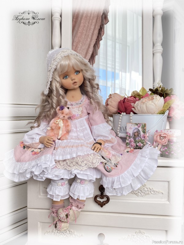 Розочка коллекционная текстильная кукла.