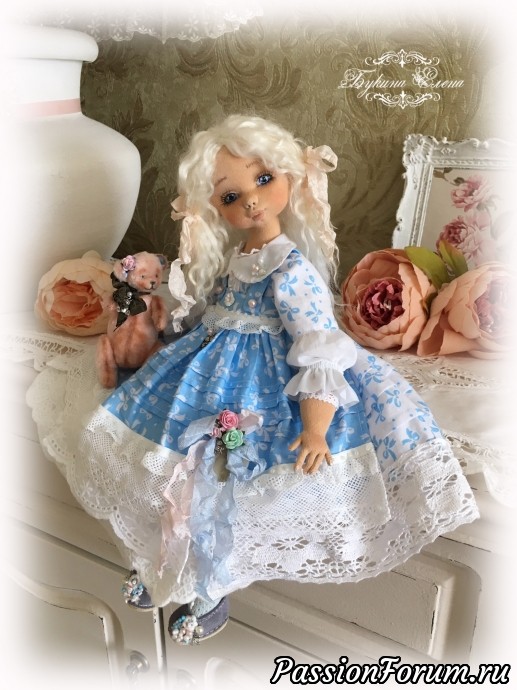 Нюта коллекционная текстильная кукла.