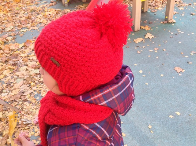 Шапочка и шарф на осень " Беспроигрышный красный" на девочку 5-6 лет