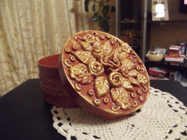 Бумажная коробка стала шкатулкой.