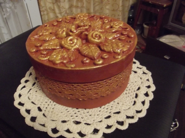 Бумажная коробка стала шкатулкой.