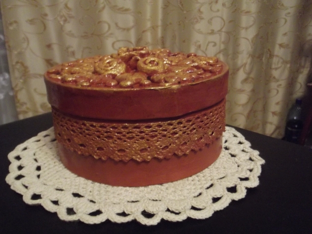 Бумажная коробка стала шкатулкой.
