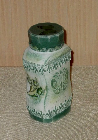 Из набора баночка, сахарница и поднос. Из набора баночка, сахарница и поднос.