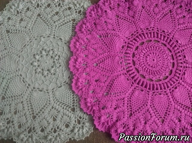 Салфетка "DOILY" также в двух цветовых решениях. Серая салфетка связана по оригиналу, а в лиловой изменен центральный рисунок - частично от салфетки "Ruby", частично придумано мной. Описание здесь http://www.liveinternet.ru/users/natali_vasilyeva/post349579819/ Салфетка "DOILY" также в двух цветовых решениях. Серая салфетка связана по оригиналу, а в лиловой изменен центральный рисунок - частично от салфетки "Ruby", частично придумано мной. Описание здесь http://www.liveinternet.ru/users/natali_vasilyeva/post349579819/