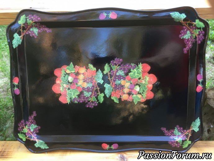 Поднос любимой старшей сестричке - переделка обшарпанного, древнего подноса. Поднос любимой старшей сестричке - переделка обшарпанного, древнего подноса.