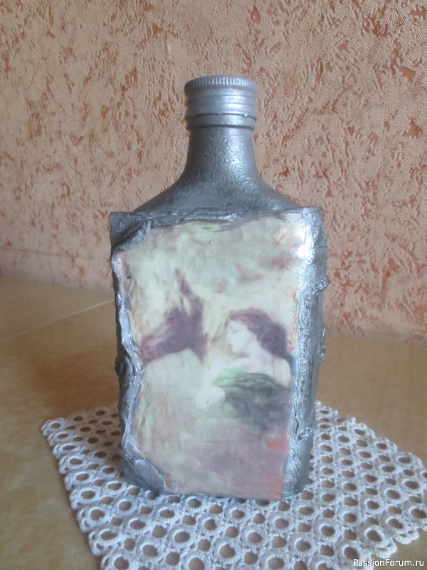 И снова бутылочка.