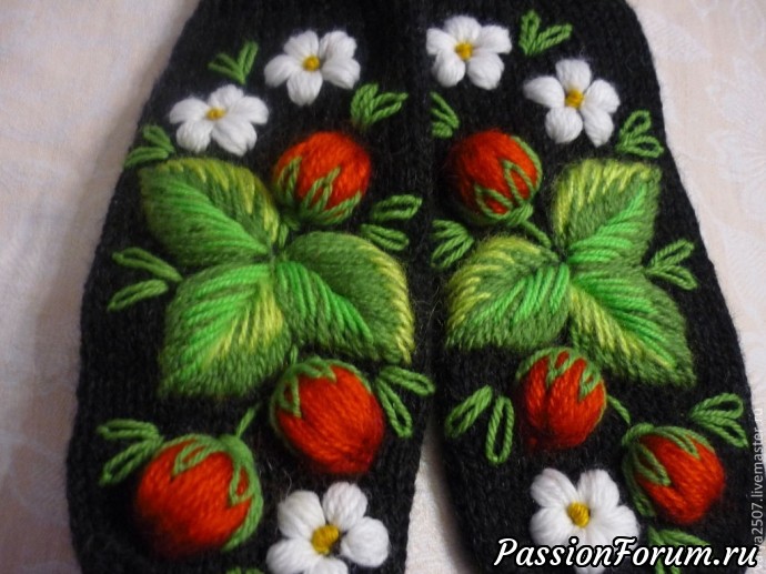 Варежки с вышивкой