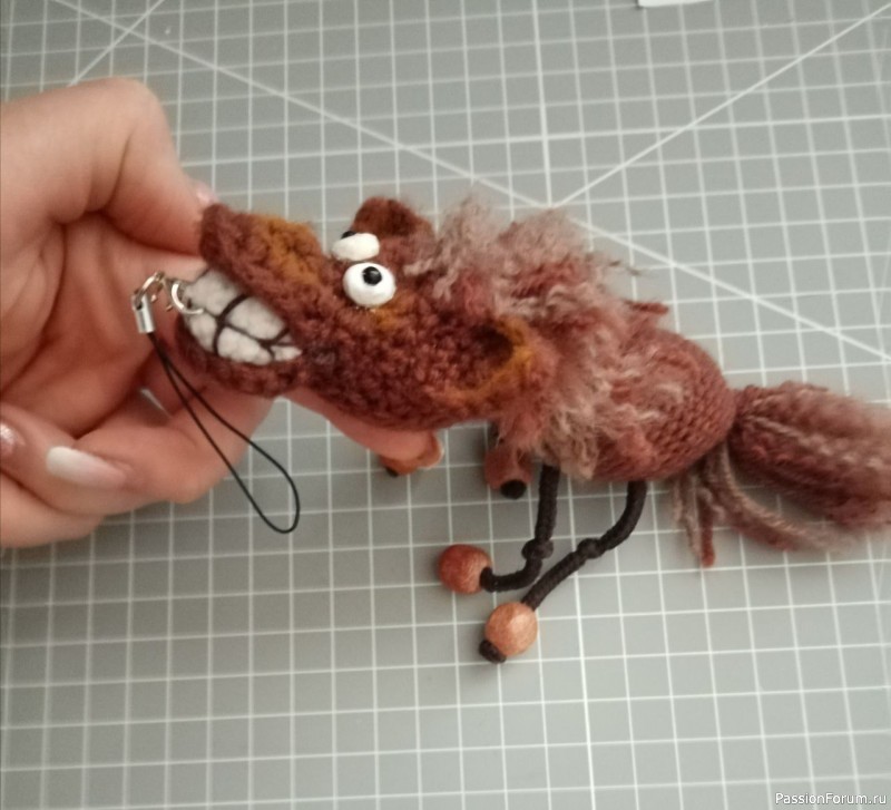 Брелок "Пьяный" коник крючком. МК