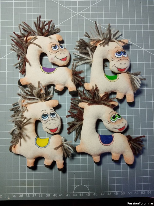 Озорные лошадки