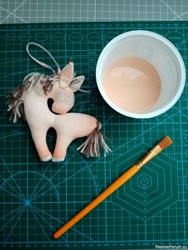 Скромная лошадка.