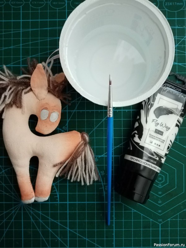 Скромная лошадка.