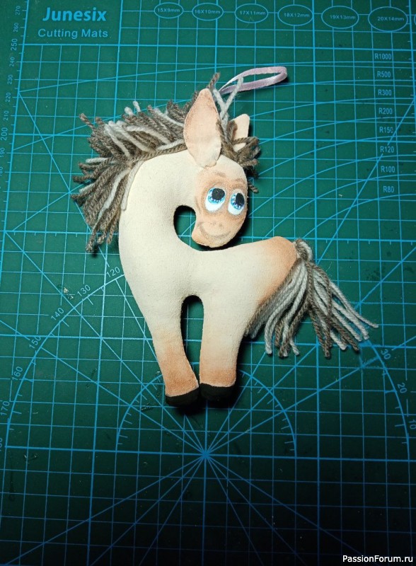 Скромная лошадка.