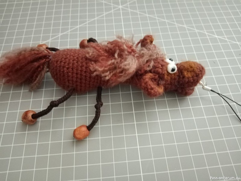 Брелок "Пьяный" коник крючком. МК