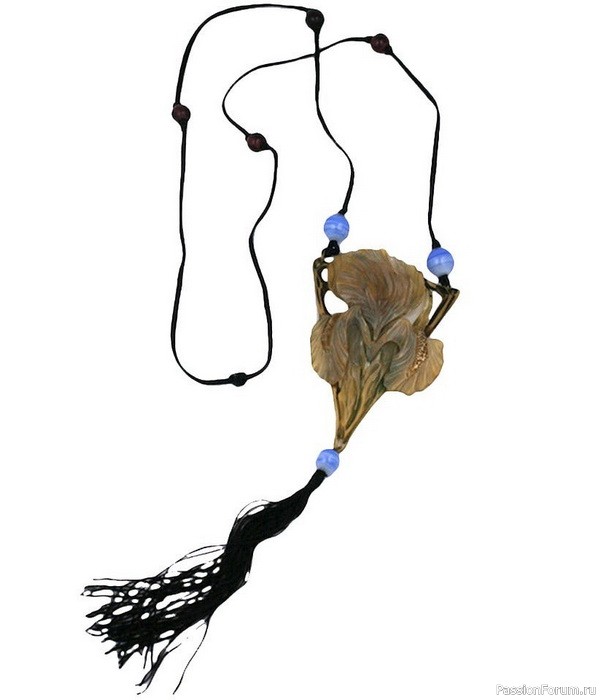 Рог в украшениях эпохи модерн