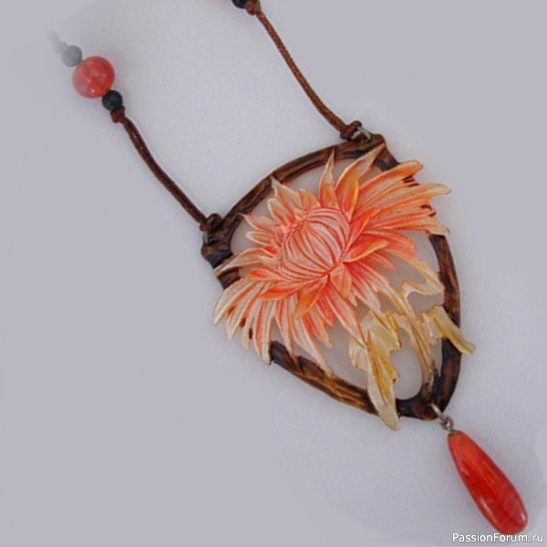 Рог в украшениях эпохи модерн