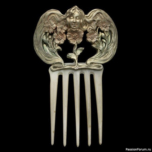 Рог в украшениях эпохи модерн