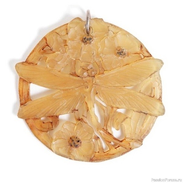 Рог в украшениях эпохи модерн