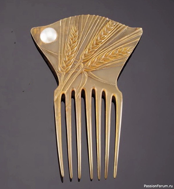 Рог в украшениях эпохи модерн