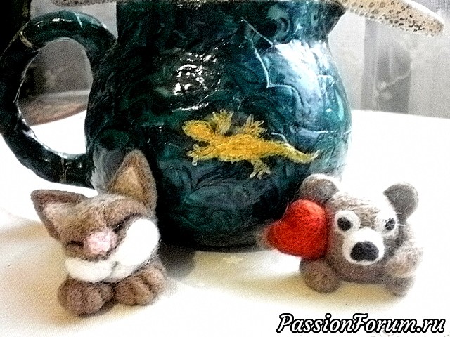Котик от тепла малахита уснул,а мишка ждет его пробуждения с подарком!! Котик от тепла малахита уснул,а мишка ждет его пробуждения с подарком!!