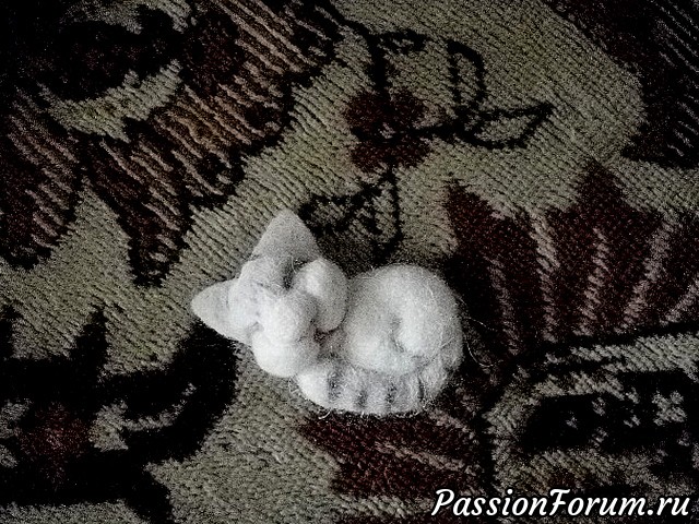 Брошь."Котенок" Сваляла для себя,любимой. Вот ждем лето. Брошь."Котенок" Сваляла для себя,любимой. Вот ждем лето.