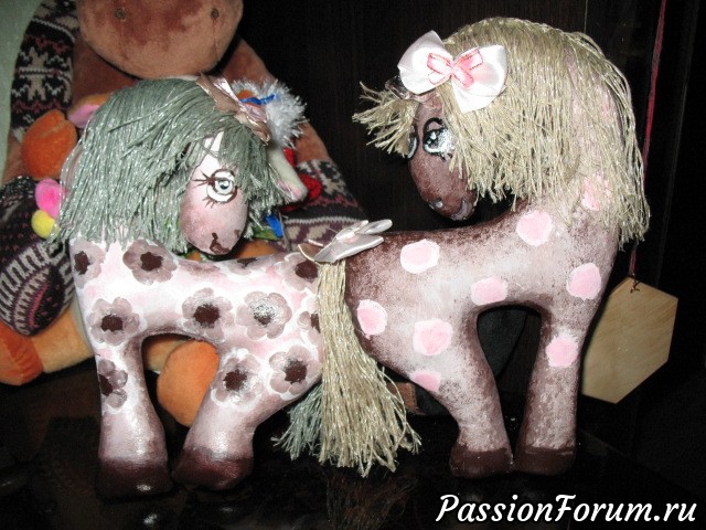 Лошадка обрела подружку!