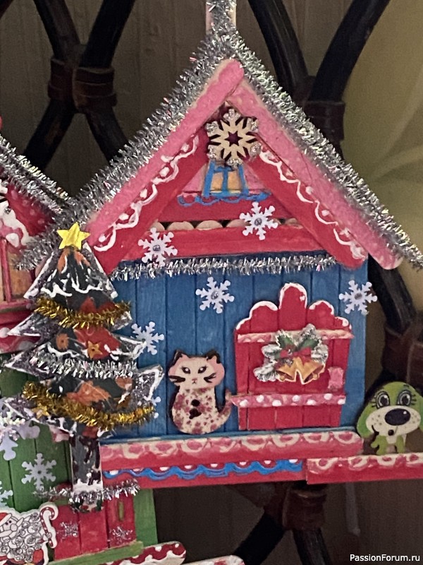 Новогодние домики из палочек для мороженого.