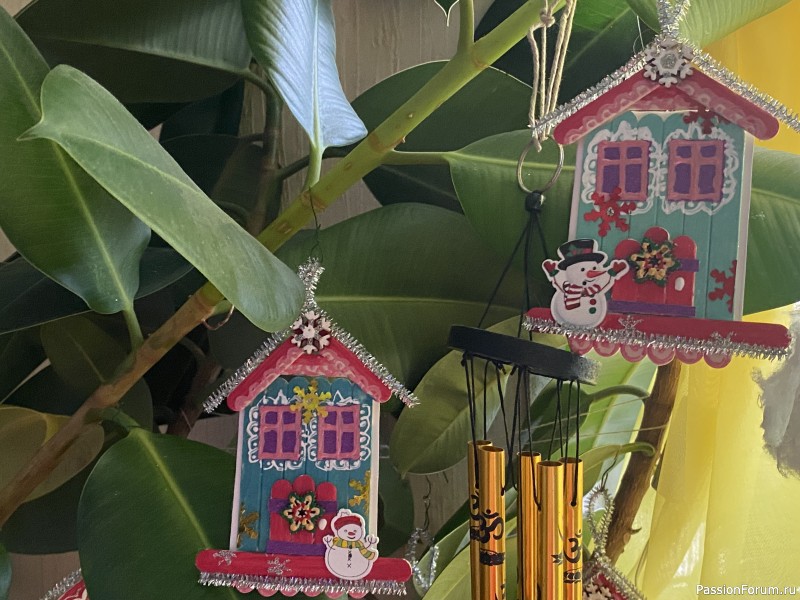 Новогодние домики из палочек для мороженого.