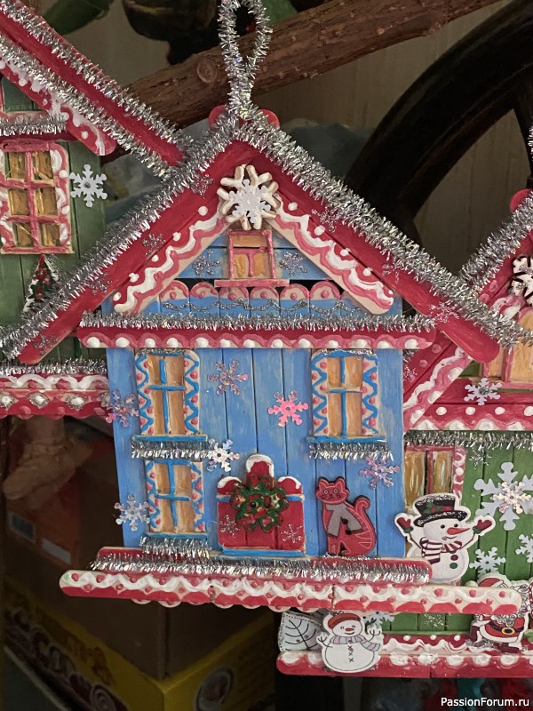 Новогодние домики из палочек для мороженого.