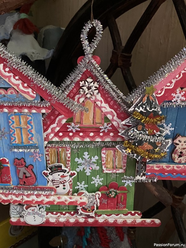 Новогодние домики из палочек для мороженого.