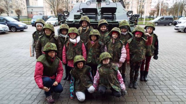 Это Данночкин класс ездил в Кайтселит )) им рассказывали о Кайтселите ( разрешили одеть обмундирование ) Это Данночкин класс ездил в Кайтселит )) им рассказывали о Кайтселите ( разрешили одеть обмундирование )