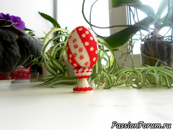 Пасхальное яйцо вязаное бисером.