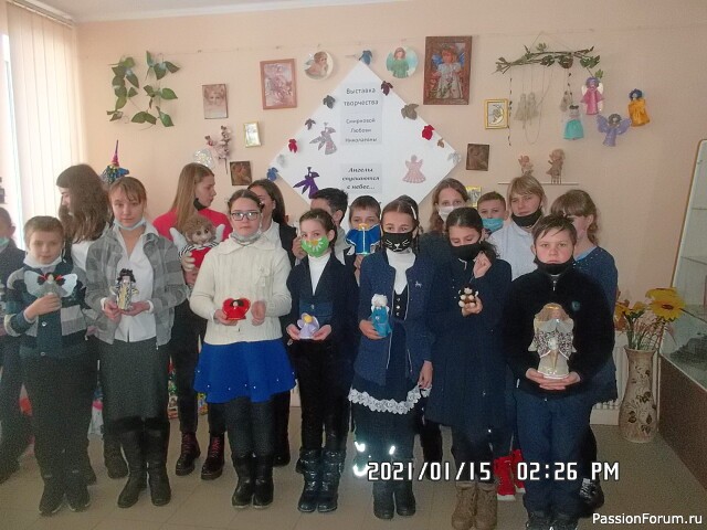 Моя выставка в нашем краеведческом народном музее "Ангелы спускаються с небес"...