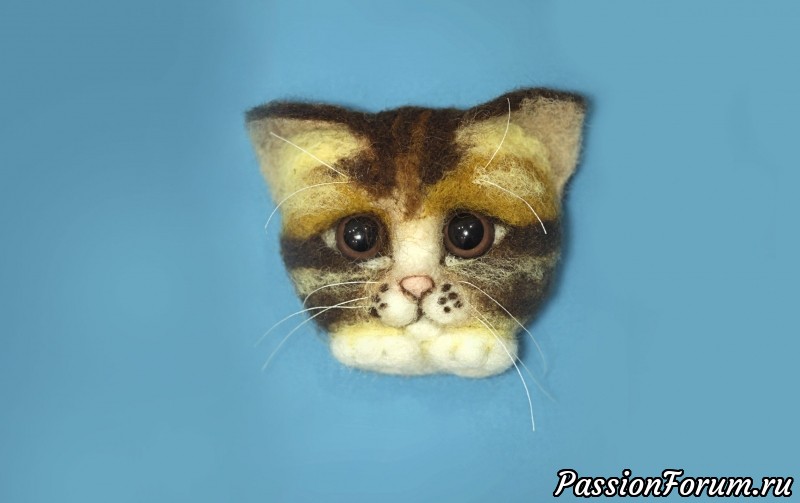 Брошь валяная "Котик"