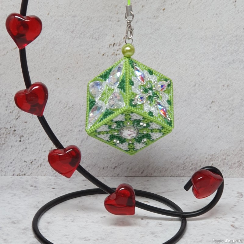 Новогодние кубики цвета радуги. Вышивка шовчиками. Хвастики.