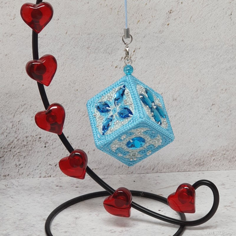 Новогодние кубики цвета радуги. Вышивка шовчиками. Хвастики.