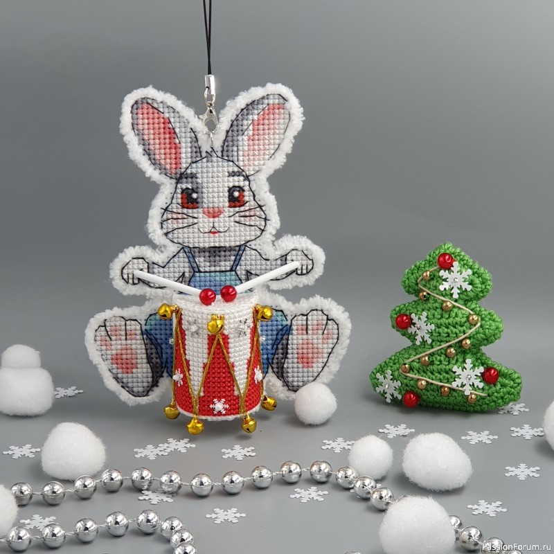 Вышивка крестом "Заяц Барабанщик". Хвастик