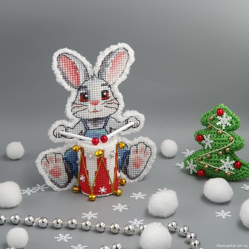 Вышивка крестом "Заяц Барабанщик". Хвастик