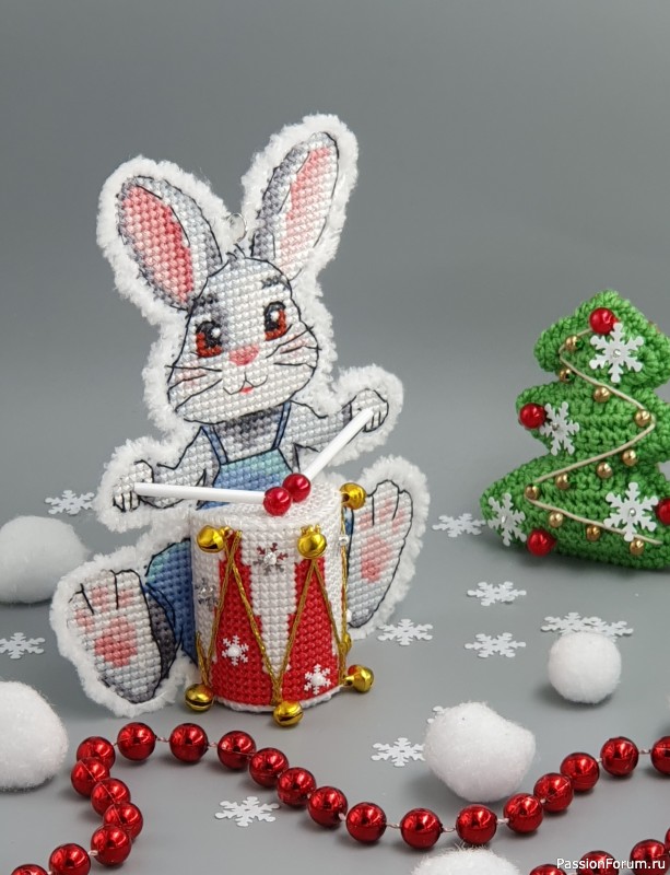 Вышивка крестом "Заяц Барабанщик". Хвастик