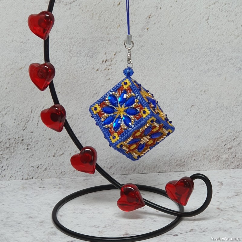 Новогодние кубики цвета радуги. Вышивка шовчиками. Хвастики.