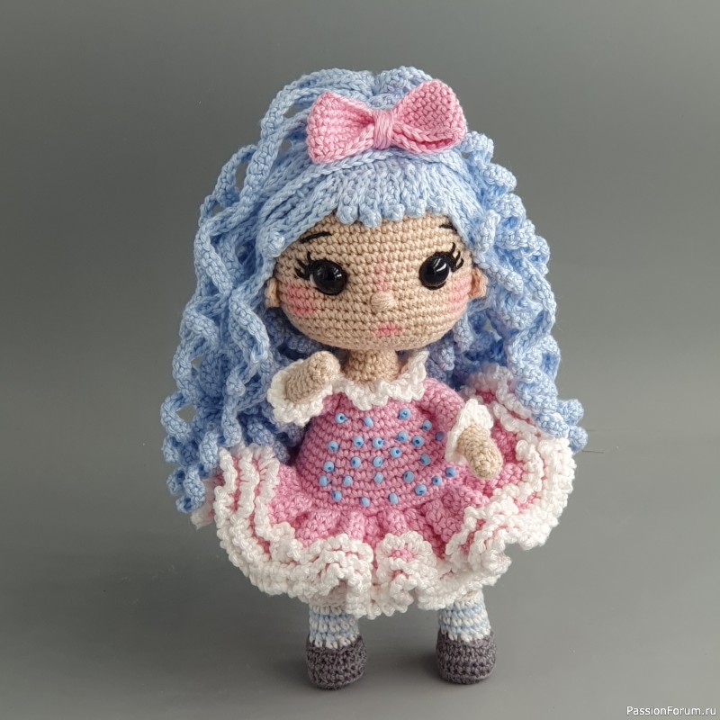 Девочка с голубыми волосами