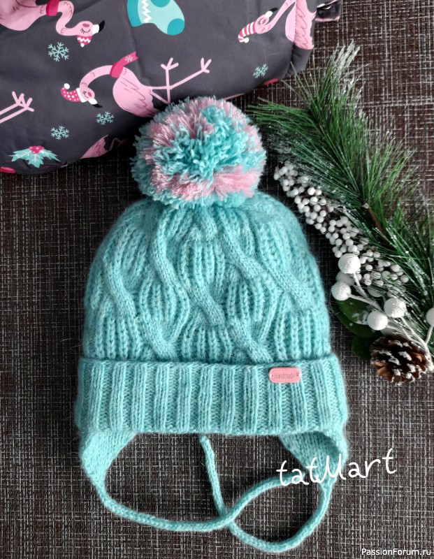 Шапка спицами Cable mint hat.