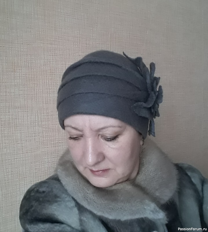 Валяные шапочки с букетами